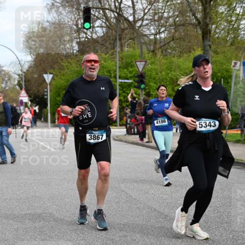 12.04.2026 - 45. Internationalen Wilhelmsburger Insellauf J. Mangold http://msf.ph/oto/9509213 12.04.2026 12:56:52 Ziel 4237, 5094, 4835, 5141, 5549, 5163, 5147, 3600, 2491, 3985, 4598, 3921, 5343, 3867, 5500, 5073, 5500, 5073, 5189, 3287, 4186, 4375, 3973, 4853, 4569, 2624, 5801, 4097, 5801, 4097, 5744, 4524, 4259, 5791, 5696, 4740, 4599, 5062, 4851, 5172, 4959 meine-sportfotos.de