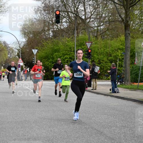12.04.2026 - 45. Internationalen Wilhelmsburger Insellauf J. Mangold http://msf.ph/oto/9509242 12.04.2026 12:57:01 Ziel 5549, 5163, 5147, 3600, 2491, 3985, 4598, 3921, 5343, 3867, 5500, 5073, 5189, 3287, 4186, 4375, 3973, 4853, 4853, 4569, 2624, 5801, 4097, 5744, 4524, 4259, 5791, 5696, 4740, 4740, 4599, 5062, 4851, 5172, 4959, 5322, 5129, 3190 meine-sportfotos.de
