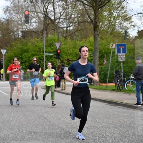 12.04.2026 - 45. Internationalen Wilhelmsburger Insellauf J. Mangold http://msf.ph/oto/9509249 12.04.2026 12:57:02 Ziel 5163, 5147, 3600, 2491, 3985, 4598, 3921, 5343, 3867, 5500, 5073, 5189, 3287, 4186, 4375, 3973, 4853, 4569, 4569, 2624, 5801, 4097, 5744, 4524, 4259, 5791, 5696, 4740, 4599, 5062, 4851, 5172, 4959, 5322, 5129, 3190, 5736, 3189 meine-sportfotos.de