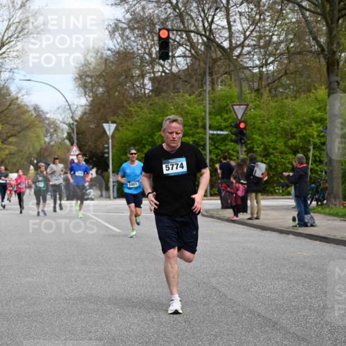 12.04.2026 - 45. Internationalen Wilhelmsburger Insellauf J. Mangold http://msf.ph/oto/9509273 12.04.2026 12:57:05 Ziel 3600, 2491, 3985, 4598, 3921, 5343, 3867, 5500, 5073, 5189, 3287, 4186, 4375, 3973, 4853, 4569, 2624, 5801, 4097, 5744, 4524, 4259, 5791, 5696, 4740, 4599, 5062, 4851, 5172, 4959, 5322, 5129, 3190, 5736, 3189, 5847, 3439, 5232, 5277 meine-sportfotos.de