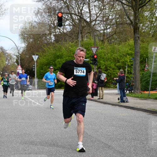 12.04.2026 - 45. Internationalen Wilhelmsburger Insellauf J. Mangold http://msf.ph/oto/9509277 12.04.2026 12:57:06 Ziel 3600, 2491, 3985, 4598, 3921, 5343, 3867, 5500, 5073, 5189, 3287, 4186, 4375, 3973, 4853, 4569, 2624, 5801, 4097, 5744, 4524, 4259, 5791, 5696, 4740, 4599, 5062, 4851, 5172, 4959, 5322, 5322, 5129, 3190, 5736, 3189, 5847, 3439, 5232, 5277, 3863 meine-sportfotos.de