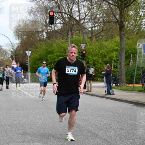 12.04.2026 - 45. Internationalen Wilhelmsburger Insellauf J. Mangold http://msf.ph/oto/9509278 12.04.2026 12:57:06 Ziel 3600, 2491, 3985, 4598, 3921, 5343, 3867, 5500, 5073, 5189, 3287, 4186, 4375, 3973, 4853, 4569, 2624, 5801, 4097, 5744, 4524, 4259, 5791, 5696, 4740, 4599, 5062, 4851, 5172, 4959, 5322, 5322, 5129, 3190, 5736, 3189, 5847, 3439, 5232, 5277, 3863 meine-sportfotos.de