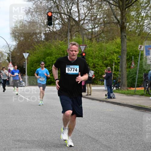 12.04.2026 - 45. Internationalen Wilhelmsburger Insellauf J. Mangold http://msf.ph/oto/9509279 12.04.2026 12:57:06 Ziel 3600, 2491, 3985, 4598, 3921, 5343, 3867, 5500, 5073, 5189, 3287, 4186, 4375, 3973, 4853, 4569, 2624, 5801, 4097, 5744, 4524, 4259, 5791, 5696, 4740, 4599, 5062, 4851, 5172, 4959, 5322, 5322, 5129, 3190, 5736, 3189, 5847, 3439, 5232, 5277, 3863 meine-sportfotos.de
