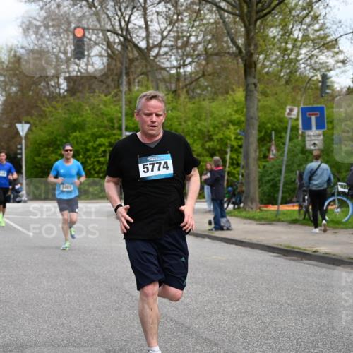12.04.2026 - 45. Internationalen Wilhelmsburger Insellauf J. Mangold http://msf.ph/oto/9509282 12.04.2026 12:57:06 Ziel 3600, 2491, 3985, 4598, 3921, 5343, 3867, 5500, 5073, 5189, 3287, 4186, 4375, 3973, 4853, 4569, 2624, 5801, 4097, 5744, 4524, 4259, 5791, 5696, 4740, 4599, 5062, 4851, 5172, 4959, 5322, 5322, 5129, 3190, 5736, 3189, 5847, 3439, 5232, 5277, 3863 meine-sportfotos.de