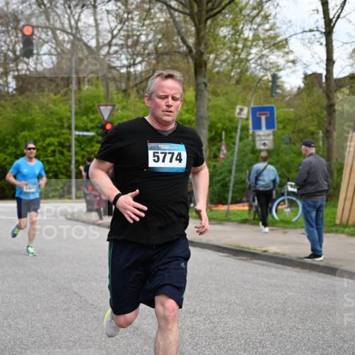 12.04.2026 - 45. Internationalen Wilhelmsburger Insellauf J. Mangold http://msf.ph/oto/9509286 12.04.2026 12:57:07 Ziel 2491, 3985, 4598, 3921, 5343, 3867, 5500, 5073, 5189, 3287, 4186, 4375, 3973, 4853, 4569, 2624, 5801, 4097, 5744, 5744, 4524, 4259, 5791, 5696, 4740, 4599, 5062, 4851, 5172, 4959, 5322, 5129, 3190, 5736, 3189, 5847, 3439, 5232, 5277, 3863, 4887 meine-sportfotos.de