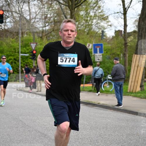12.04.2026 - 45. Internationalen Wilhelmsburger Insellauf J. Mangold http://msf.ph/oto/9509288 12.04.2026 12:57:07 Ziel 2491, 3985, 4598, 3921, 5343, 3867, 5500, 5073, 5189, 3287, 4186, 4375, 3973, 4853, 4569, 2624, 5801, 4097, 5744, 5744, 4524, 4259, 5791, 5696, 4740, 4599, 5062, 4851, 5172, 4959, 5322, 5129, 3190, 5736, 3189, 5847, 3439, 5232, 5277, 3863, 4887 meine-sportfotos.de