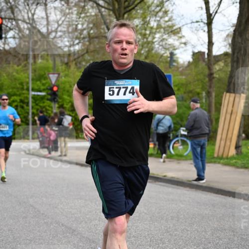 12.04.2026 - 45. Internationalen Wilhelmsburger Insellauf J. Mangold http://msf.ph/oto/9509289 12.04.2026 12:57:07 Ziel 2491, 3985, 4598, 3921, 5343, 3867, 5500, 5073, 5189, 3287, 4186, 4375, 3973, 4853, 4569, 2624, 5801, 4097, 5744, 5744, 4524, 4259, 5791, 5696, 4740, 4599, 5062, 4851, 5172, 4959, 5322, 5129, 3190, 5736, 3189, 5847, 3439, 5232, 5277, 3863, 4887 meine-sportfotos.de