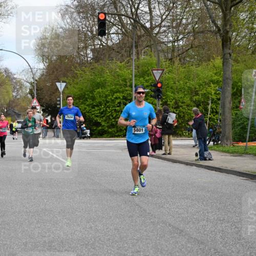 12.04.2026 - 45. Internationalen Wilhelmsburger Insellauf J. Mangold http://msf.ph/oto/9509290 12.04.2026 12:57:08 Ziel 3985, 4598, 3921, 5343, 3867, 5500, 5073, 5189, 3287, 4186, 4375, 3973, 4853, 4569, 2624, 5801, 4097, 5744, 4524, 4259, 5791, 5696, 4740, 4599, 5062, 4851, 5172, 4959, 5322, 5129, 3190, 5736, 3189, 5847, 3439, 5232, 5277, 3863, 4887 meine-sportfotos.de