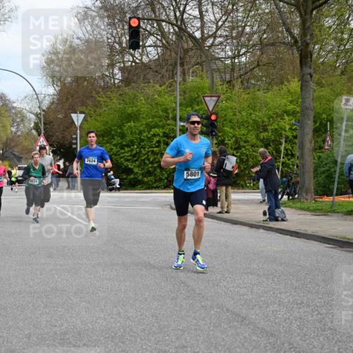12.04.2026 - 45. Internationalen Wilhelmsburger Insellauf J. Mangold http://msf.ph/oto/9509291 12.04.2026 12:57:08 Ziel 3985, 4598, 3921, 5343, 3867, 5500, 5073, 5189, 3287, 4186, 4375, 3973, 4853, 4569, 2624, 5801, 4097, 5744, 4524, 4259, 5791, 5696, 4740, 4599, 5062, 4851, 5172, 4959, 5322, 5129, 3190, 5736, 3189, 5847, 3439, 5232, 5277, 3863, 4887 meine-sportfotos.de