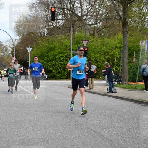 12.04.2026 - 45. Internationalen Wilhelmsburger Insellauf J. Mangold http://msf.ph/oto/9509292 12.04.2026 12:57:08 Ziel 3985, 4598, 3921, 5343, 3867, 5500, 5073, 5189, 3287, 4186, 4375, 3973, 4853, 4569, 2624, 5801, 4097, 5744, 4524, 4259, 5791, 5696, 4740, 4599, 5062, 4851, 5172, 4959, 5322, 5129, 3190, 5736, 3189, 5847, 3439, 5232, 5277, 3863, 4887 meine-sportfotos.de