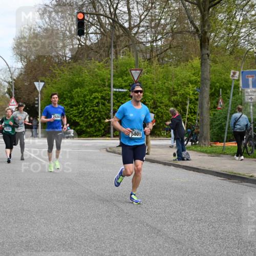12.04.2026 - 45. Internationalen Wilhelmsburger Insellauf J. Mangold http://msf.ph/oto/9509294 12.04.2026 12:57:08 Ziel 3985, 4598, 3921, 5343, 3867, 5500, 5073, 5189, 3287, 4186, 4375, 3973, 4853, 4569, 2624, 5801, 4097, 5744, 4524, 4259, 5791, 5696, 4740, 4599, 5062, 4851, 5172, 4959, 5322, 5129, 3190, 5736, 3189, 5847, 3439, 5232, 5277, 3863, 4887 meine-sportfotos.de