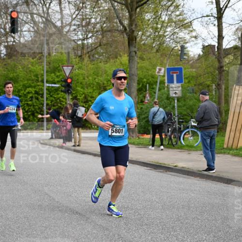 12.04.2026 - 45. Internationalen Wilhelmsburger Insellauf J. Mangold http://msf.ph/oto/9509303 12.04.2026 12:57:09 Ziel 3985, 4598, 3921, 5343, 3867, 5500, 5073, 5189, 3287, 4186, 4375, 3973, 4853, 4569, 2624, 5801, 4097, 5744, 4524, 4524, 4259, 5791, 5696, 4740, 4599, 5062, 4851, 5172, 4959, 5322, 5129, 3190, 5736, 3189, 5847, 3439, 5232, 5277, 3863, 4887 meine-sportfotos.de