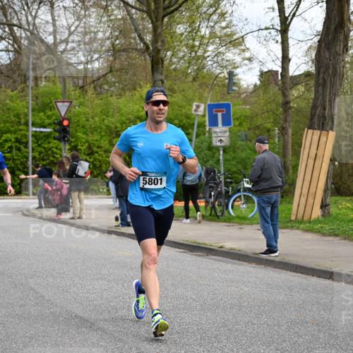 12.04.2026 - 45. Internationalen Wilhelmsburger Insellauf J. Mangold http://msf.ph/oto/9509305 12.04.2026 12:57:09 Ziel 3985, 4598, 3921, 5343, 3867, 5500, 5073, 5189, 3287, 4186, 4375, 3973, 4853, 4569, 2624, 5801, 4097, 5744, 4524, 4524, 4259, 5791, 5696, 4740, 4599, 5062, 4851, 5172, 4959, 5322, 5129, 3190, 5736, 3189, 5847, 3439, 5232, 5277, 3863, 4887 meine-sportfotos.de