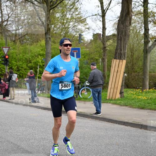 12.04.2026 - 45. Internationalen Wilhelmsburger Insellauf J. Mangold http://msf.ph/oto/9509308 12.04.2026 12:57:09 Ziel 3985, 4598, 3921, 5343, 3867, 5500, 5073, 5189, 3287, 4186, 4375, 3973, 4853, 4569, 2624, 5801, 4097, 5744, 4524, 4524, 4259, 5791, 5696, 4740, 4599, 5062, 4851, 5172, 4959, 5322, 5129, 3190, 5736, 3189, 5847, 3439, 5232, 5277, 3863, 4887 meine-sportfotos.de