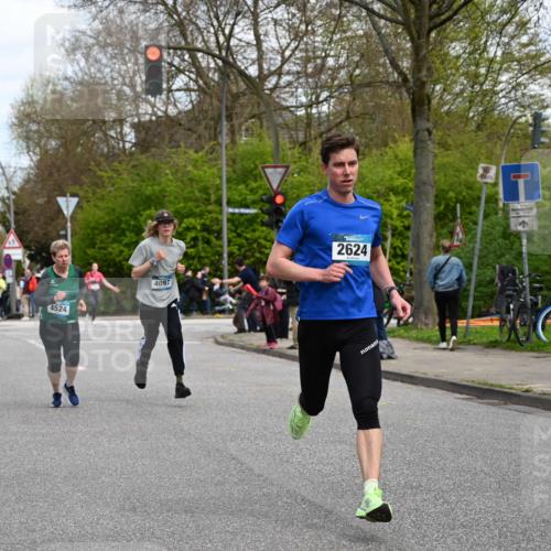 12.04.2026 - 45. Internationalen Wilhelmsburger Insellauf J. Mangold http://msf.ph/oto/9509315 12.04.2026 12:57:10 Ziel 3985, 4598, 3921, 5343, 3867, 5500, 5073, 5189, 3287, 4186, 4375, 3973, 4853, 4569, 2624, 5801, 4097, 5744, 4524, 4259, 4259, 5791, 5696, 4740, 4599, 5062, 4851, 5172, 4959, 5322, 5129, 3190, 5736, 3189, 5847, 3439, 5232, 5277, 3863, 4887 meine-sportfotos.de