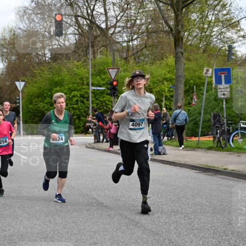 12.04.2026 - 45. Internationalen Wilhelmsburger Insellauf J. Mangold http://msf.ph/oto/9509328 12.04.2026 12:57:12 Ziel 3921, 5343, 3867, 5500, 5073, 5189, 3287, 4186, 4375, 3973, 4853, 4569, 2624, 5801, 4097, 5744, 4524, 4259, 5791, 5696, 5696, 4740, 4599, 5062, 4851, 5172, 4959, 5322, 5129, 3190, 5736, 3189, 5847, 3439, 5232, 5277, 3863, 4887, 4938, 3213 meine-sportfotos.de