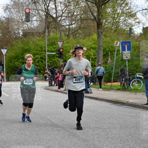 12.04.2026 - 45. Internationalen Wilhelmsburger Insellauf J. Mangold http://msf.ph/oto/9509329 12.04.2026 12:57:12 Ziel 3921, 5343, 3867, 5500, 5073, 5189, 3287, 4186, 4375, 3973, 4853, 4569, 2624, 5801, 4097, 5744, 4524, 4259, 5791, 5696, 5696, 4740, 4599, 5062, 4851, 5172, 4959, 5322, 5129, 3190, 5736, 3189, 5847, 3439, 5232, 5277, 3863, 4887, 4938, 3213 meine-sportfotos.de