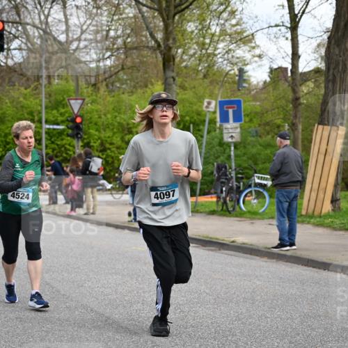 12.04.2026 - 45. Internationalen Wilhelmsburger Insellauf J. Mangold http://msf.ph/oto/9509334 12.04.2026 12:57:12 Ziel 3921, 5343, 3867, 5500, 5073, 5189, 3287, 4186, 4375, 3973, 4853, 4569, 2624, 5801, 4097, 5744, 4524, 4259, 5791, 5696, 5696, 4740, 4599, 5062, 4851, 5172, 4959, 5322, 5129, 3190, 5736, 3189, 5847, 3439, 5232, 5277, 3863, 4887, 4938, 3213 meine-sportfotos.de