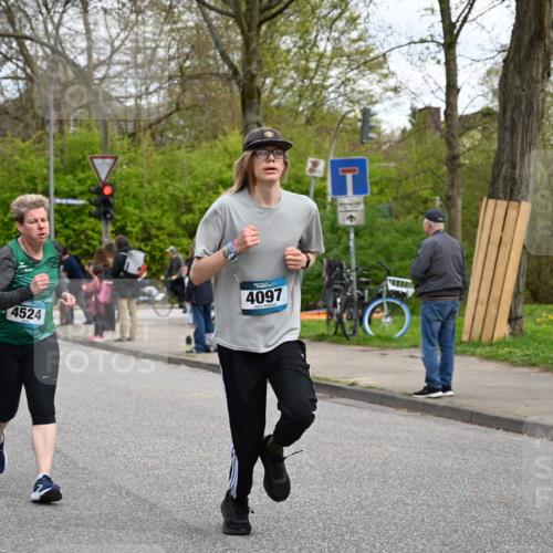 12.04.2026 - 45. Internationalen Wilhelmsburger Insellauf J. Mangold http://msf.ph/oto/9509335 12.04.2026 12:57:12 Ziel 3921, 5343, 3867, 5500, 5073, 5189, 3287, 4186, 4375, 3973, 4853, 4569, 2624, 5801, 4097, 5744, 4524, 4259, 5791, 5696, 5696, 4740, 4599, 5062, 4851, 5172, 4959, 5322, 5129, 3190, 5736, 3189, 5847, 3439, 5232, 5277, 3863, 4887, 4938, 3213 meine-sportfotos.de