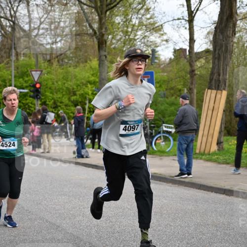 12.04.2026 - 45. Internationalen Wilhelmsburger Insellauf J. Mangold http://msf.ph/oto/9509337 12.04.2026 12:57:13 Ziel 3867, 5500, 5073, 5189, 3287, 4186, 4375, 3973, 4853, 4569, 2624, 5801, 4097, 5744, 4524, 4259, 5791, 5696, 4740, 4740, 4599, 5062, 4851, 5172, 4959, 5322, 5129, 3190, 5736, 3189, 5847, 3439, 5232, 5277, 3863, 4887, 4938, 3213, 2447 meine-sportfotos.de