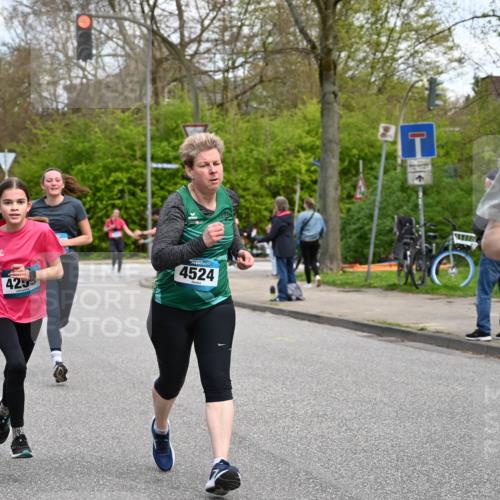 12.04.2026 - 45. Internationalen Wilhelmsburger Insellauf J. Mangold http://msf.ph/oto/9509338 12.04.2026 12:57:13 Ziel 3867, 5500, 5073, 5189, 3287, 4186, 4375, 3973, 4853, 4569, 2624, 5801, 4097, 5744, 4524, 4259, 5791, 5696, 4740, 4740, 4599, 5062, 4851, 5172, 4959, 5322, 5129, 3190, 5736, 3189, 5847, 3439, 5232, 5277, 3863, 4887, 4938, 3213, 2447 meine-sportfotos.de