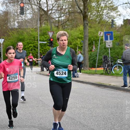 12.04.2026 - 45. Internationalen Wilhelmsburger Insellauf J. Mangold http://msf.ph/oto/9509341 12.04.2026 12:57:13 Ziel 3867, 5500, 5073, 5189, 3287, 4186, 4375, 3973, 4853, 4569, 2624, 5801, 4097, 5744, 4524, 4259, 5791, 5696, 4740, 4740, 4599, 5062, 4851, 5172, 4959, 5322, 5129, 3190, 5736, 3189, 5847, 3439, 5232, 5277, 3863, 4887, 4938, 3213, 2447 meine-sportfotos.de