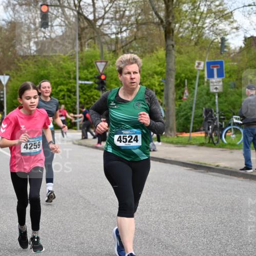12.04.2026 - 45. Internationalen Wilhelmsburger Insellauf J. Mangold http://msf.ph/oto/9509342 12.04.2026 12:57:13 Ziel 3867, 5500, 5073, 5189, 3287, 4186, 4375, 3973, 4853, 4569, 2624, 5801, 4097, 5744, 4524, 4259, 5791, 5696, 4740, 4740, 4599, 5062, 4851, 5172, 4959, 5322, 5129, 3190, 5736, 3189, 5847, 3439, 5232, 5277, 3863, 4887, 4938, 3213, 2447 meine-sportfotos.de
