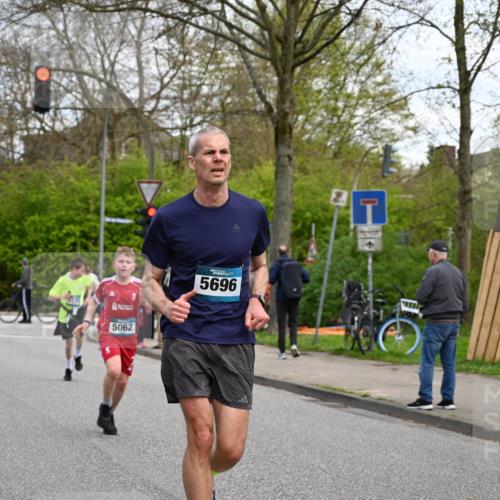 12.04.2026 - 45. Internationalen Wilhelmsburger Insellauf J. Mangold http://msf.ph/oto/9509356 12.04.2026 12:57:20 Ziel 3973, 4853, 4569, 2624, 5801, 4097, 5744, 4524, 4259, 5791, 5696, 4740, 4599, 5062, 4851, 5172, 4959, 5322, 5129, 3190, 5736, 3189, 5847, 3439, 5232, 5277, 3863, 4887, 4938, 3213, 2447, 5211 meine-sportfotos.de