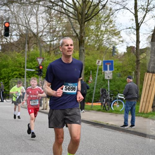 12.04.2026 - 45. Internationalen Wilhelmsburger Insellauf J. Mangold http://msf.ph/oto/9509357 12.04.2026 12:57:20 Ziel 3973, 4853, 4569, 2624, 5801, 4097, 5744, 4524, 4259, 5791, 5696, 4740, 4599, 5062, 4851, 5172, 4959, 5322, 5129, 3190, 5736, 3189, 5847, 3439, 5232, 5277, 3863, 4887, 4938, 3213, 2447, 5211 meine-sportfotos.de