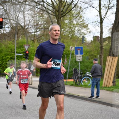 12.04.2026 - 45. Internationalen Wilhelmsburger Insellauf J. Mangold http://msf.ph/oto/9509358 12.04.2026 12:57:20 Ziel 3973, 4853, 4569, 2624, 5801, 4097, 5744, 4524, 4259, 5791, 5696, 4740, 4599, 5062, 4851, 5172, 4959, 5322, 5129, 3190, 5736, 3189, 5847, 3439, 5232, 5277, 3863, 4887, 4938, 3213, 2447, 5211 meine-sportfotos.de