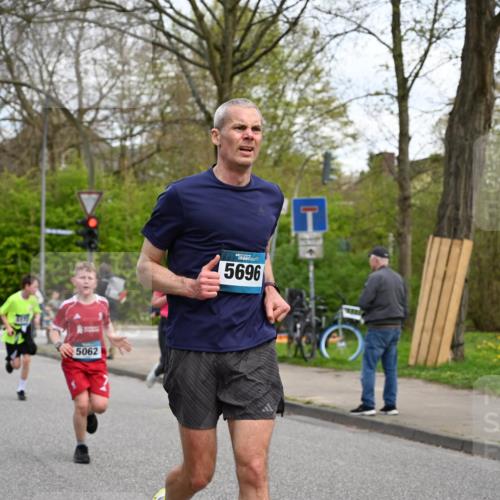 12.04.2026 - 45. Internationalen Wilhelmsburger Insellauf J. Mangold http://msf.ph/oto/9509359 12.04.2026 12:57:20 Ziel 3973, 4853, 4569, 2624, 5801, 4097, 5744, 4524, 4259, 5791, 5696, 4740, 4599, 5062, 4851, 5172, 4959, 5322, 5129, 3190, 5736, 3189, 5847, 3439, 5232, 5277, 3863, 4887, 4938, 3213, 2447, 5211 meine-sportfotos.de