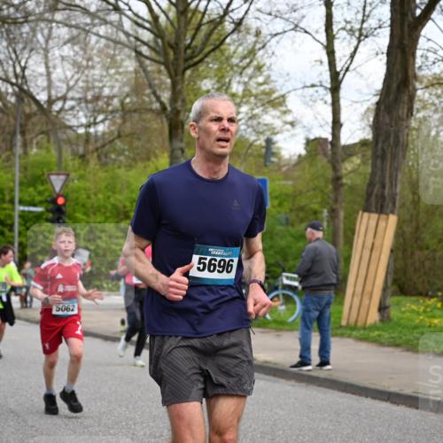 12.04.2026 - 45. Internationalen Wilhelmsburger Insellauf J. Mangold http://msf.ph/oto/9509360 12.04.2026 12:57:20 Ziel 3973, 4853, 4569, 2624, 5801, 4097, 5744, 4524, 4259, 5791, 5696, 4740, 4599, 5062, 4851, 5172, 4959, 5322, 5129, 3190, 5736, 3189, 5847, 3439, 5232, 5277, 3863, 4887, 4938, 3213, 2447, 5211 meine-sportfotos.de