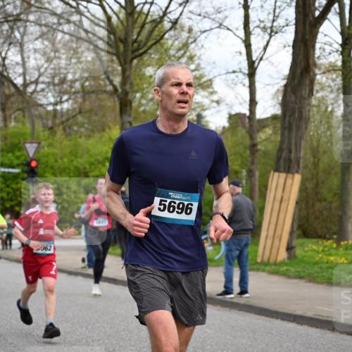12.04.2026 - 45. Internationalen Wilhelmsburger Insellauf J. Mangold http://msf.ph/oto/9509361 12.04.2026 12:57:20 Ziel 3973, 4853, 4569, 2624, 5801, 4097, 5744, 4524, 4259, 5791, 5696, 4740, 4599, 5062, 4851, 5172, 4959, 5322, 5129, 3190, 5736, 3189, 5847, 3439, 5232, 5277, 3863, 4887, 4938, 3213, 2447, 5211 meine-sportfotos.de