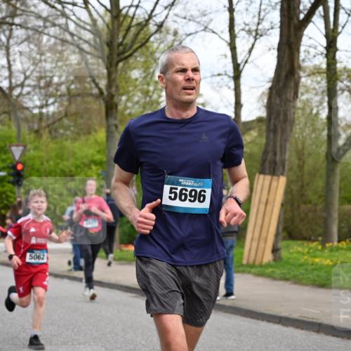 12.04.2026 - 45. Internationalen Wilhelmsburger Insellauf J. Mangold http://msf.ph/oto/9509362 12.04.2026 12:57:21 Ziel 3973, 4853, 4569, 2624, 5801, 4097, 5744, 4524, 4259, 5791, 5696, 4740, 4599, 5062, 4851, 5172, 4959, 5322, 5129, 3190, 5736, 3189, 5847, 3439, 5232, 5277, 3863, 4887, 4938, 3213, 2447, 5211, 4968, 2707 meine-sportfotos.de