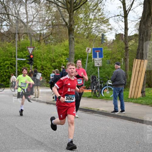 12.04.2026 - 45. Internationalen Wilhelmsburger Insellauf J. Mangold http://msf.ph/oto/9509365 12.04.2026 12:57:21 Ziel 3973, 4853, 4569, 2624, 5801, 4097, 5744, 4524, 4259, 5791, 5696, 4740, 4599, 5062, 4851, 5172, 4959, 5322, 5129, 3190, 5736, 3189, 5847, 3439, 5232, 5277, 3863, 4887, 4938, 3213, 2447, 5211, 4968, 2707 meine-sportfotos.de