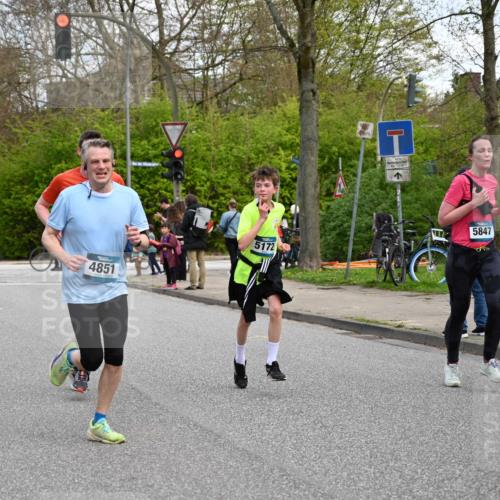 12.04.2026 - 45. Internationalen Wilhelmsburger Insellauf J. Mangold http://msf.ph/oto/9509375 12.04.2026 12:57:22 Ziel 3973, 4853, 4569, 2624, 5801, 4097, 5744, 4524, 4259, 5791, 5696, 4740, 4599, 5062, 4851, 5172, 4959, 5322, 5129, 3190, 5736, 3189, 5847, 3439, 5232, 5277, 3863, 4887, 4938, 3213, 2447, 5211, 4968, 2707, 5169 meine-sportfotos.de