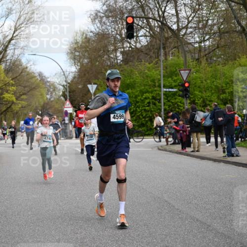 12.04.2026 - 45. Internationalen Wilhelmsburger Insellauf J. Mangold http://msf.ph/oto/9509388 12.04.2026 12:57:24 Ziel 4853, 4569, 2624, 5801, 4097, 5744, 4524, 4259, 5791, 5696, 4740, 4599, 5062, 4851, 5172, 4959, 5322, 5129, 3190, 5736, 3189, 5847, 3439, 5232, 5277, 3863, 4887, 4938, 3213, 2447, 5211, 4968, 2707, 5169 meine-sportfotos.de