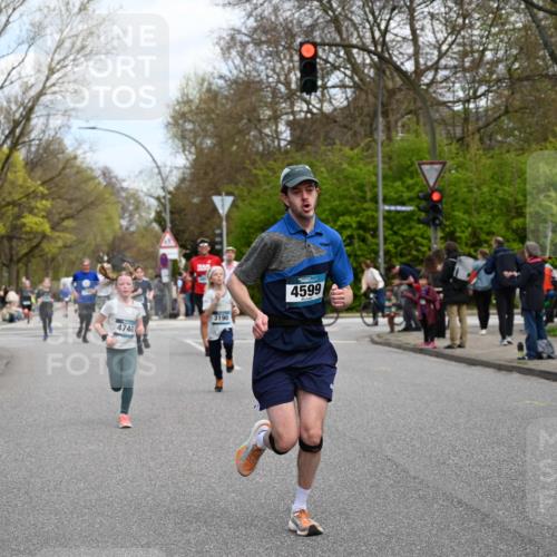 12.04.2026 - 45. Internationalen Wilhelmsburger Insellauf J. Mangold http://msf.ph/oto/9509390 12.04.2026 12:57:24 Ziel 4853, 4569, 2624, 5801, 4097, 5744, 4524, 4259, 5791, 5696, 4740, 4599, 5062, 4851, 5172, 4959, 5322, 5129, 3190, 5736, 3189, 5847, 3439, 5232, 5277, 3863, 4887, 4938, 3213, 2447, 5211, 4968, 2707, 5169 meine-sportfotos.de