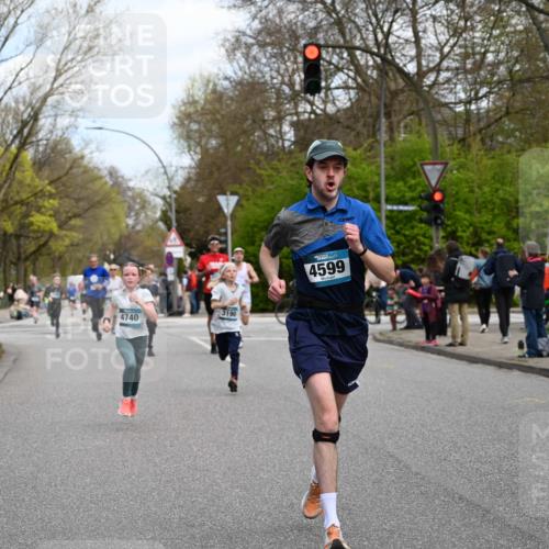 12.04.2026 - 45. Internationalen Wilhelmsburger Insellauf J. Mangold http://msf.ph/oto/9509392 12.04.2026 12:57:24 Ziel 4853, 4569, 2624, 5801, 4097, 5744, 4524, 4259, 5791, 5696, 4740, 4599, 5062, 4851, 5172, 4959, 5322, 5129, 3190, 5736, 3189, 5847, 3439, 5232, 5277, 3863, 4887, 4938, 3213, 2447, 5211, 4968, 2707, 5169 meine-sportfotos.de