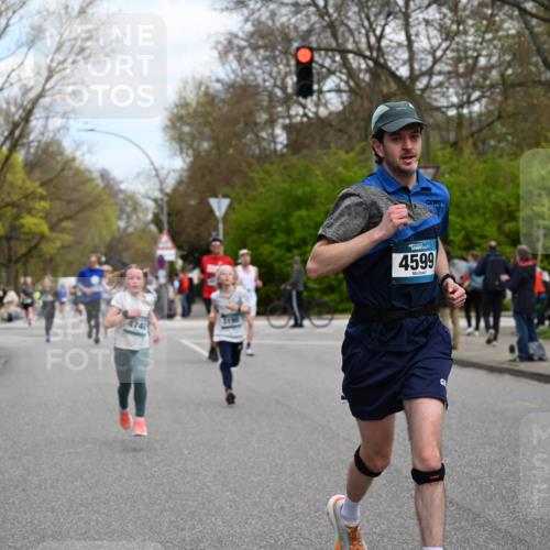 12.04.2026 - 45. Internationalen Wilhelmsburger Insellauf J. Mangold http://msf.ph/oto/9509396 12.04.2026 12:57:24 Ziel 4853, 4569, 2624, 5801, 4097, 5744, 4524, 4259, 5791, 5696, 4740, 4599, 5062, 4851, 5172, 4959, 5322, 5129, 3190, 5736, 3189, 5847, 3439, 5232, 5277, 3863, 4887, 4938, 3213, 2447, 5211, 4968, 2707, 5169 meine-sportfotos.de