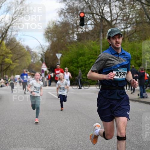 12.04.2026 - 45. Internationalen Wilhelmsburger Insellauf J. Mangold http://msf.ph/oto/9509397 12.04.2026 12:57:24 Ziel 4853, 4569, 2624, 5801, 4097, 5744, 4524, 4259, 5791, 5696, 4740, 4599, 5062, 4851, 5172, 4959, 5322, 5129, 3190, 5736, 3189, 5847, 3439, 5232, 5277, 3863, 4887, 4938, 3213, 2447, 5211, 4968, 2707, 5169 meine-sportfotos.de