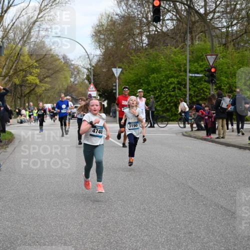 12.04.2026 - 45. Internationalen Wilhelmsburger Insellauf J. Mangold http://msf.ph/oto/9509398 12.04.2026 12:57:25 Ziel 4853, 4569, 2624, 5801, 4097, 5744, 4524, 4259, 5791, 5696, 4740, 4599, 5062, 4851, 5172, 4959, 5322, 5129, 3190, 5736, 3189, 5847, 3439, 5232, 5277, 3863, 4887, 4938, 3213, 2447, 2447, 5211, 4968, 2707, 5169 meine-sportfotos.de