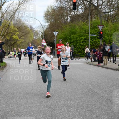 12.04.2026 - 45. Internationalen Wilhelmsburger Insellauf J. Mangold http://msf.ph/oto/9509399 12.04.2026 12:57:25 Ziel 4853, 4569, 2624, 5801, 4097, 5744, 4524, 4259, 5791, 5696, 4740, 4599, 5062, 4851, 5172, 4959, 5322, 5129, 3190, 5736, 3189, 5847, 3439, 5232, 5277, 3863, 4887, 4938, 3213, 2447, 2447, 5211, 4968, 2707, 5169 meine-sportfotos.de