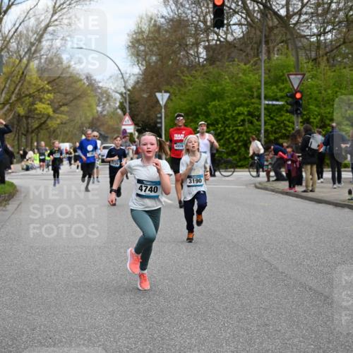 12.04.2026 - 45. Internationalen Wilhelmsburger Insellauf J. Mangold http://msf.ph/oto/9509401 12.04.2026 12:57:25 Ziel 4853, 4569, 2624, 5801, 4097, 5744, 4524, 4259, 5791, 5696, 4740, 4599, 5062, 4851, 5172, 4959, 5322, 5129, 3190, 5736, 3189, 5847, 3439, 5232, 5277, 3863, 4887, 4938, 3213, 2447, 2447, 5211, 4968, 2707, 5169 meine-sportfotos.de