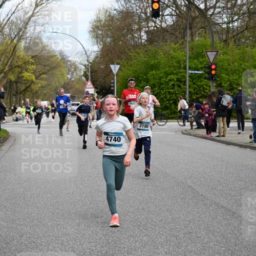 12.04.2026 - 45. Internationalen Wilhelmsburger Insellauf J. Mangold http://msf.ph/oto/9509403 12.04.2026 12:57:25 Ziel 4853, 4569, 2624, 5801, 4097, 5744, 4524, 4259, 5791, 5696, 4740, 4599, 5062, 4851, 5172, 4959, 5322, 5129, 3190, 5736, 3189, 5847, 3439, 5232, 5277, 3863, 4887, 4938, 3213, 2447, 2447, 5211, 4968, 2707, 5169 meine-sportfotos.de