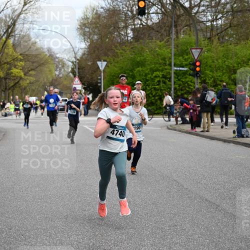 12.04.2026 - 45. Internationalen Wilhelmsburger Insellauf J. Mangold http://msf.ph/oto/9509405 12.04.2026 12:57:25 Ziel 4853, 4569, 2624, 5801, 4097, 5744, 4524, 4259, 5791, 5696, 4740, 4599, 5062, 4851, 5172, 4959, 5322, 5129, 3190, 5736, 3189, 5847, 3439, 5232, 5277, 3863, 4887, 4938, 3213, 2447, 2447, 5211, 4968, 2707, 5169 meine-sportfotos.de