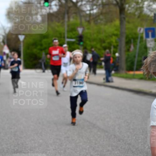 12.04.2026 - 45. Internationalen Wilhelmsburger Insellauf J. Mangold http://msf.ph/oto/9509412 12.04.2026 12:57:26 Ziel 4853, 4569, 2624, 5801, 4097, 5744, 4524, 4259, 5791, 5696, 4740, 4599, 5062, 4851, 5172, 4959, 5322, 5129, 3190, 5736, 3189, 5736, 3189, 5847, 3439, 5232, 5277, 3863, 4887, 4938, 3213, 2447, 5211, 4968, 2707, 5169, 5214 meine-sportfotos.de
