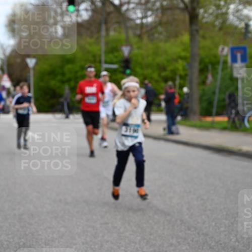 12.04.2026 - 45. Internationalen Wilhelmsburger Insellauf J. Mangold http://msf.ph/oto/9509413 12.04.2026 12:57:26 Ziel 4853, 4569, 2624, 5801, 4097, 5744, 4524, 4259, 5791, 5696, 4740, 4599, 5062, 4851, 5172, 4959, 5322, 5129, 3190, 5736, 3189, 5736, 3189, 5847, 3439, 5232, 5277, 3863, 4887, 4938, 3213, 2447, 5211, 4968, 2707, 5169, 5214 meine-sportfotos.de