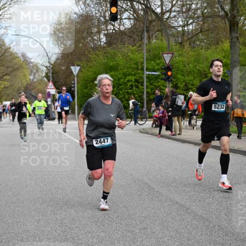 12.04.2026 - 45. Internationalen Wilhelmsburger Insellauf J. Mangold http://msf.ph/oto/9509478 12.04.2026 12:57:38 Ziel 4740, 4599, 5062, 4851, 5172, 4959, 5322, 5129, 3190, 5736, 3189, 5847, 3439, 5232, 5277, 3863, 4887, 4938, 3213, 2447, 5211, 4968, 2707, 5169, 5214, 5214, 4955, 3396, 5228, 5689, 2771, 5687, 2058, 3152, 4535, 5260, 2493, 2550, 3479 meine-sportfotos.de
