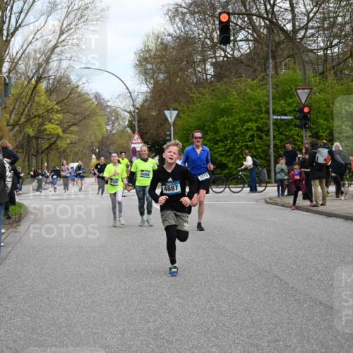 12.04.2026 - 45. Internationalen Wilhelmsburger Insellauf J. Mangold http://msf.ph/oto/9509493 12.04.2026 12:57:41 Ziel 5062, 4851, 5172, 4959, 5322, 5129, 3190, 5736, 3189, 5847, 3439, 5232, 5277, 3863, 4887, 4938, 3213, 2447, 5211, 4968, 2707, 5169, 5214, 4955, 3396, 5228, 5689, 2771, 5687, 2058, 3152, 4535, 5260, 2493, 2550, 3479 meine-sportfotos.de